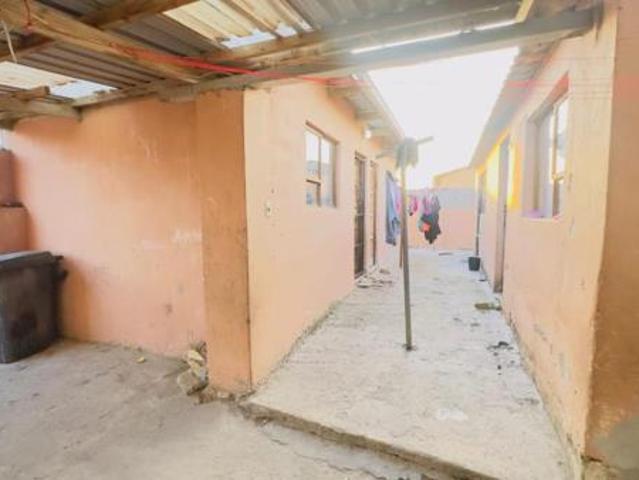 10 Bedroom House in Zwide