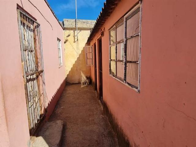 10 Bedroom House in Zwide