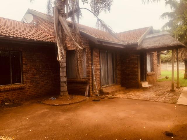 10 Bedroom House To Let in Pretoria North