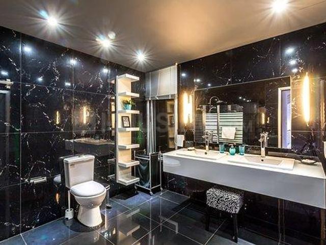 10 BHK Apartment in Juhu for resale Mumbai. The reference number is 9232012