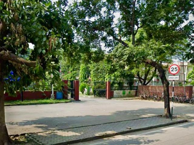 10 BHK Independent House in Sector 46 for resale Chandigarh. The reference number is 20302561