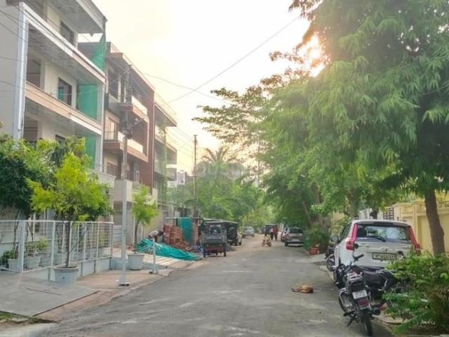 10 BHK Independent House in Sector 99 for resale Noida. The reference number is 20337814