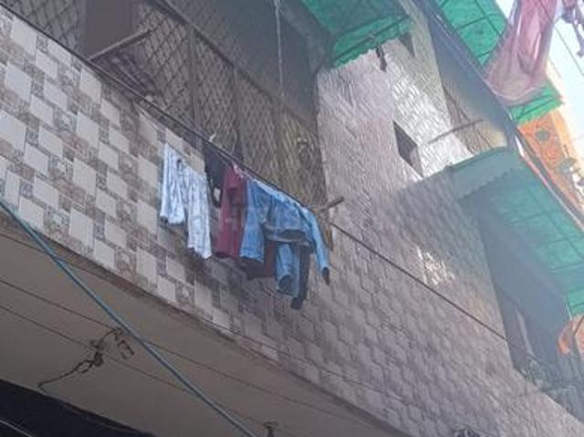 10 BHK Independent House in Shalimar Bagh for resale New Delhi. The reference number is 15071598