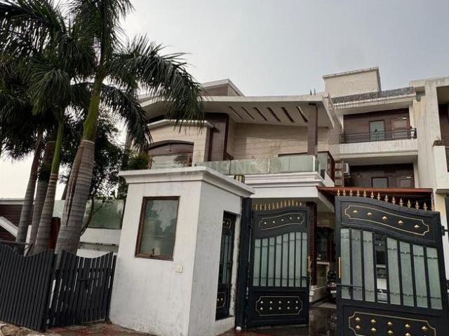 10 BHK Villa in Kharar for resale Mohali. The reference number is 17296699