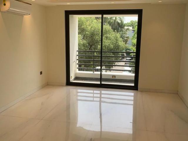 10 BHK Villa in Vasant Vihar for resale New Delhi. The reference number is 15510913
