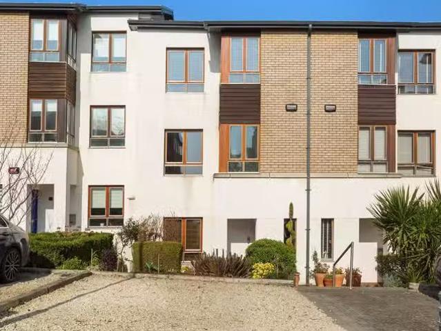 10 Brennanstown Avenue, Cabinteely, Dublin 18, D18W282 is for.