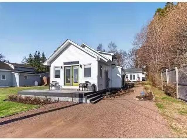 10 Burden Lane, Shediac Cape, NB, E4P 8S1 house for sale Li.