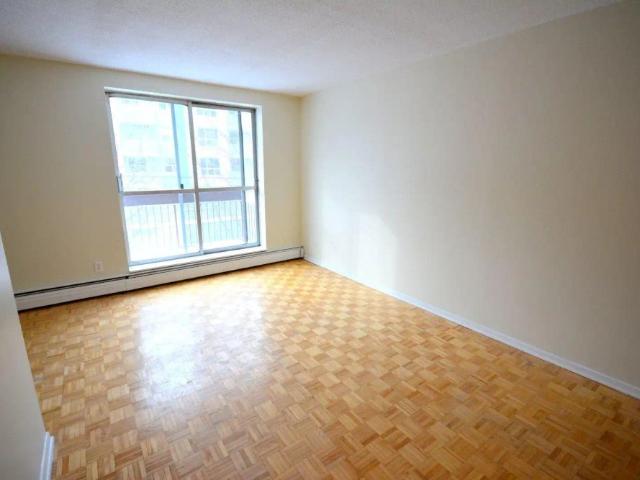 10 Burnside Ave. — Bachelor