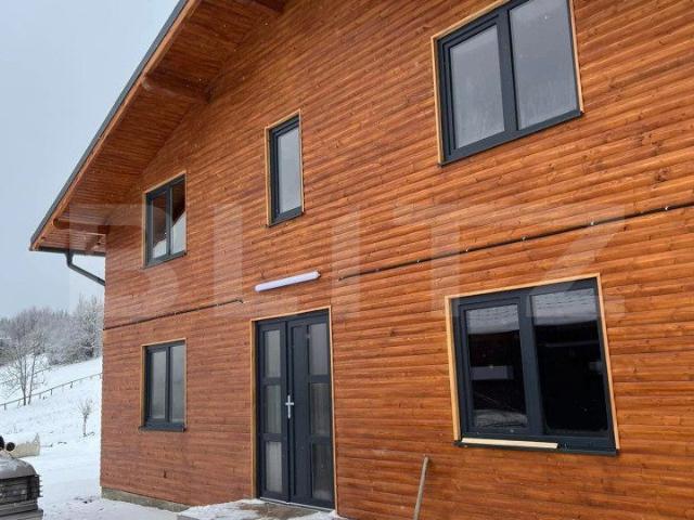 Cabana de vanzare, 10 camere cu baie proprie fiecare, 270 mp, pe Trans