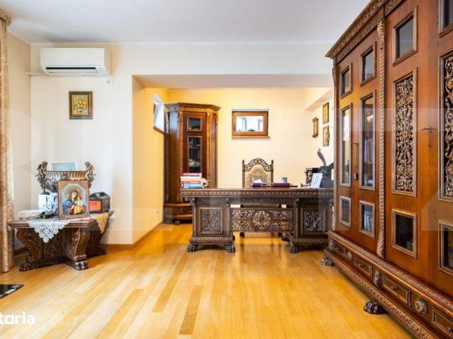 Vila de lux 11 camere, 545 mp, teren 1000 mp, Bucurestii Noi