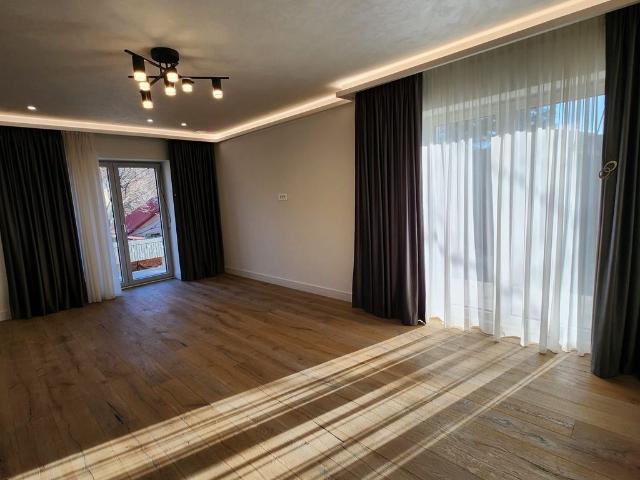 10+ Camere, casa de vanzare Ilfov judet, Corbeanca 9240 •