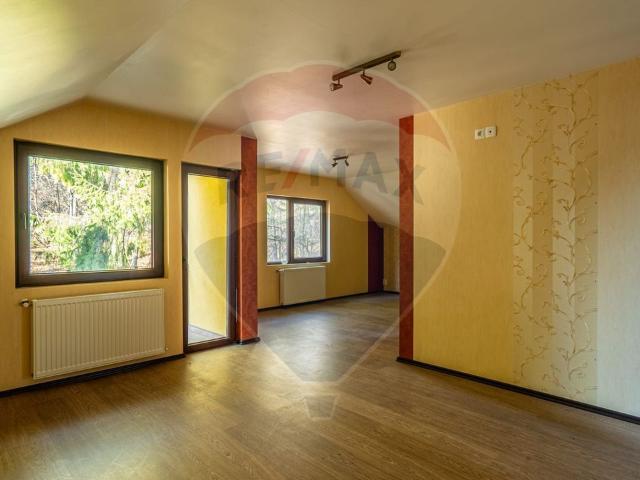 10+ Camere, casa de vanzare Prahova judet, Strada Mihail Kogalniceanu 9251 •