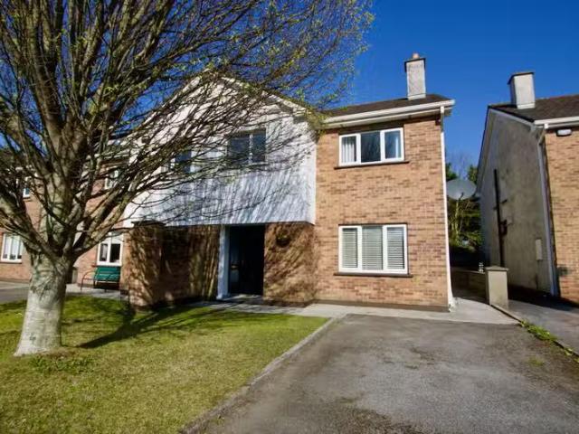 10 Caislean Riada, Coosan, Athlone, Co Westmeath, N37A623 is f.