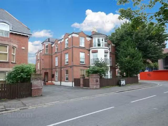 10 Chlorine Mews, 16f Chlorine Gardens