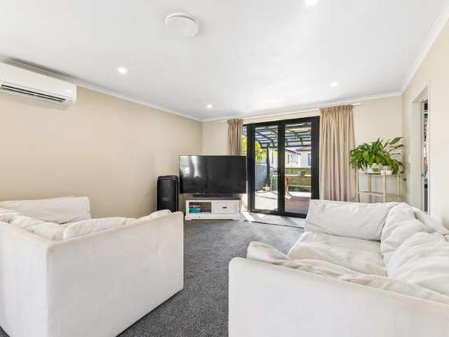 10 Cloonlyon Drive, Flat Bush, Manukau City