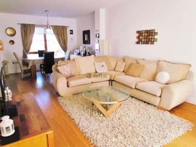 10 Dalriada Close, Knocklyon, Dublin 16 is for rent