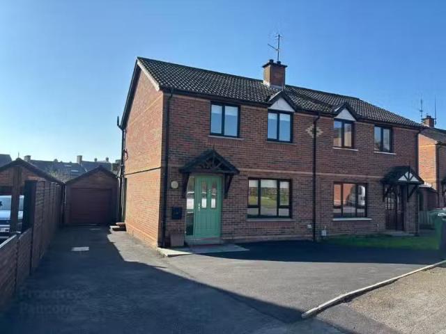 10 Demesne Grove