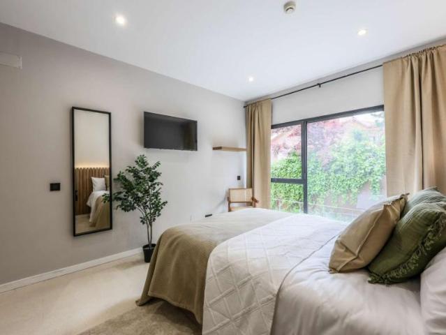 10 Dormitorio Apartamentos Madrid Madrid 104828067