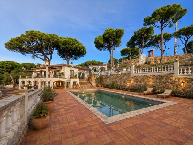 10 Dormitorio Villa Girona Catalonia LS98479530