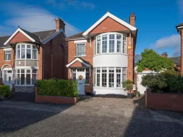 10 Earlswood Park