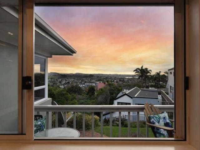 10 Etherege Place, Mellons Bay, Manukau City