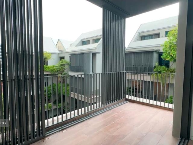 10 Evelyn D11, Apartment