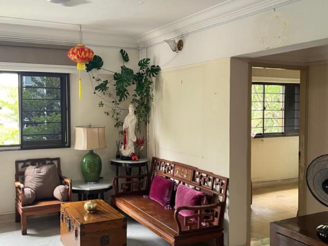 10 Gloucester Road HDB Apartment For Sale, $668,000, 4 Bed 2 Bath 990 sqft $675.00 psf