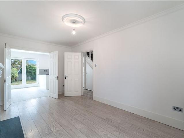 630,000 | 10 Glencairn Oaks, The Gallops, Leopardstown, Dublin 18 Moovingo 4972 MyHome. Ie Residential