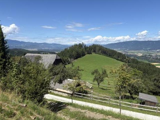 10 ha Reiterhof mit Reitplatz und Panoramalage