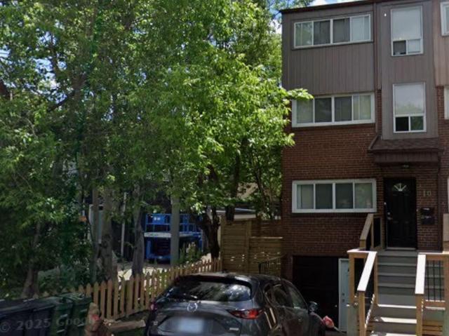 10 Hamilton Street, Toronto | 4+1Beds/3Bath, Townhouse, $4,400/mo | Condos. Ca