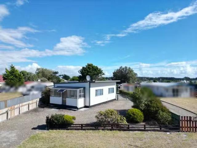 10 Hennessy Street, Foxton Beach, Horowhenua