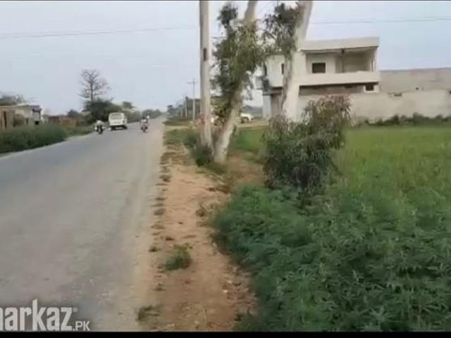 10 kanal plot 150 ft front main road. 80 million in Pakistan | Clasf real estate