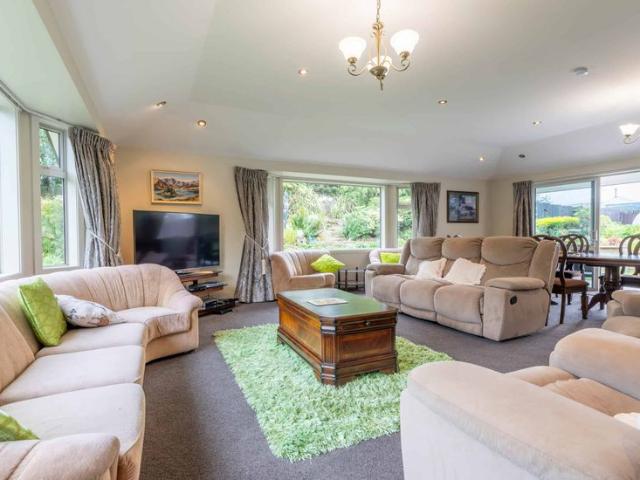 10 Kelk Road, Weston