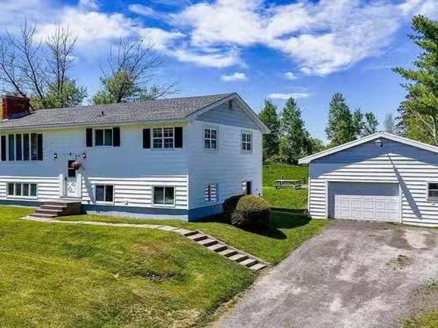 10 Leighton Drive, Brooklyn, NS, B0N 1L0 house for sale Lis.