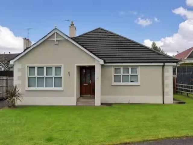 10 Leyland Meadow