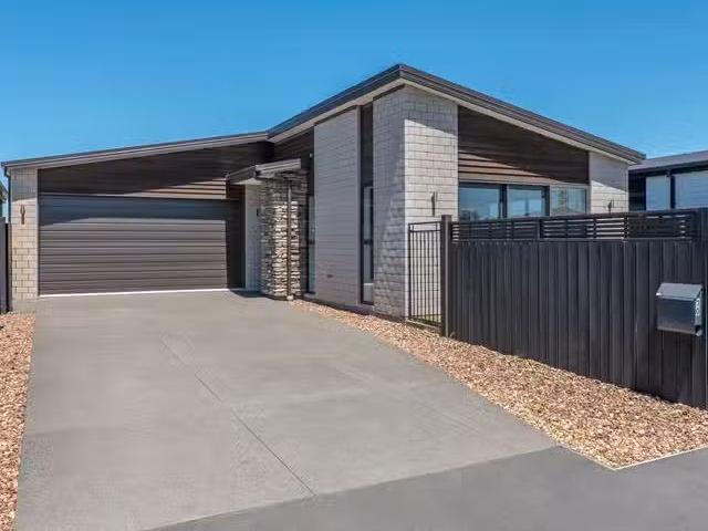 10 Lussa Close, Yaldhurst, NZ House for Sale