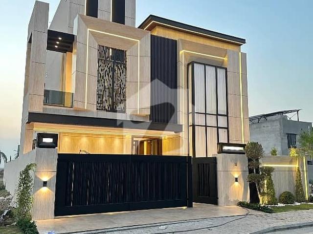 10 Marala Modern Design A+ Constructed House Available For Sale