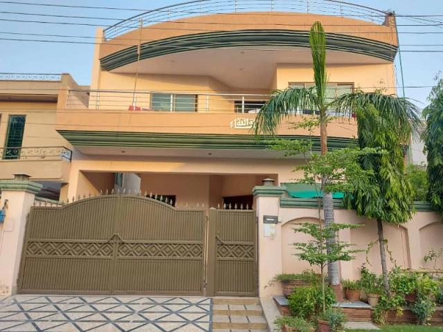 10 Marla 4 Bed Attach Bath 2 Drawing Room 2 TV Lounge 2 Kitchen 2 Stor Lahore WAPDA TOWN ID 79326