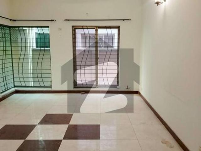10 marla 4 bed house available for rent in askari 11 sector b