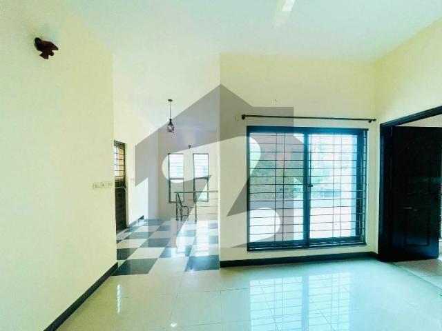 10 marla 4 bedrooms sd house available for rent askari 11 sector b