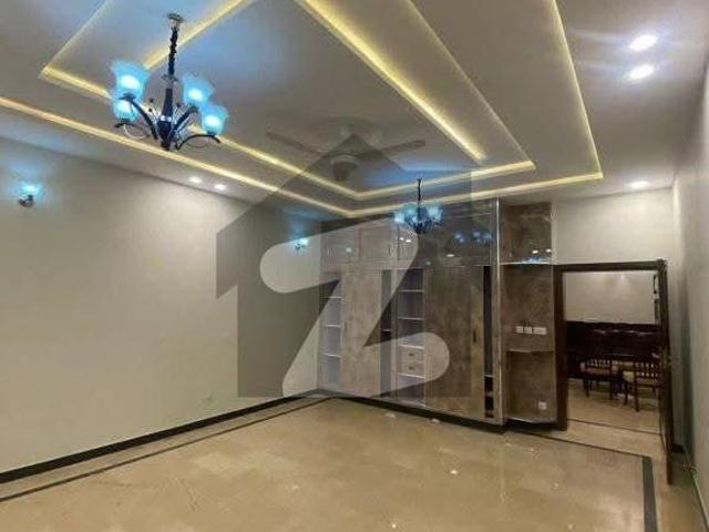 10 Marla 1 unit Full House 5 Bedrooms With/5 Bathrooms /2 Carparking All Facilities In Life Available Electricity Water Gas Security Green Avenue