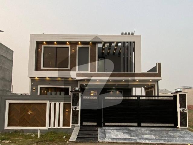 10 Marla 1.5 Storey House Hot Location House Available For Sale Reasonable Price Central Park Housing Scheme