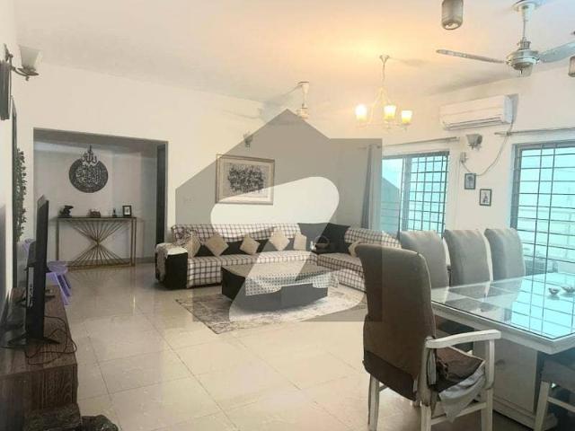 10 Marla 1st Floor 3 Bedrooms Flat Available For Rent