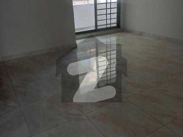 10 marla 3 bed brand new flat available for rent w in askari 11