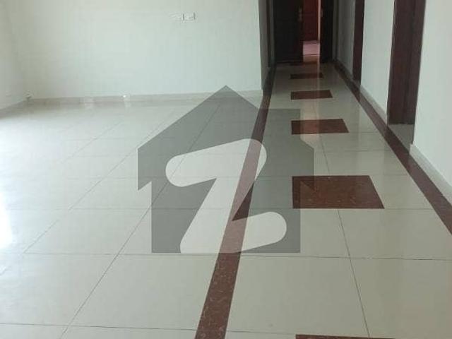 10 marla 3 bed brand new flat available for rent w in askari 11
