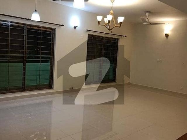 10 marla 3 bed flat available for sale with gas in askari 11