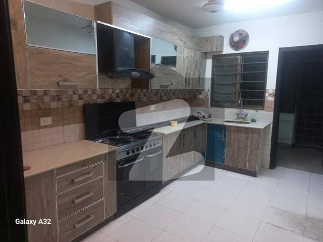 10 marla 3 bed flat available for sale with gas in askari 11