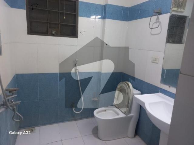 10 marla 3 bed flat available for rent with gas in askari 11