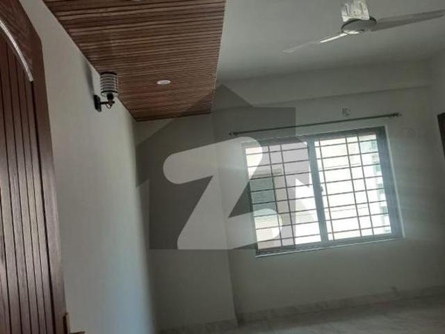 10 marla 3 bed flat available for rent with gas in askari 11 sector b apartments