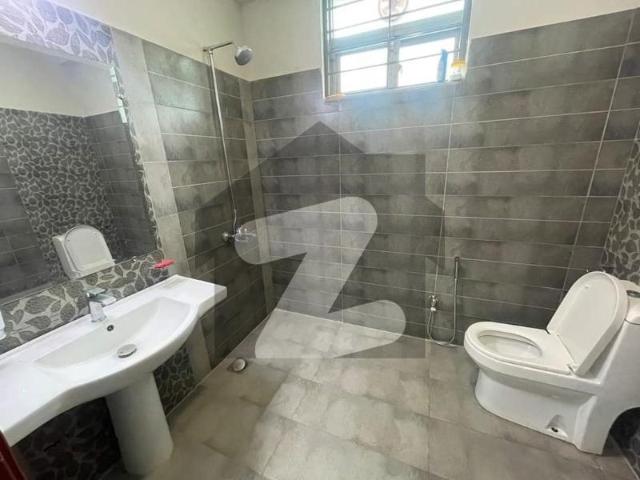 10 marla 3 bed flat available for rent with gas in askari 11 sector b apartments